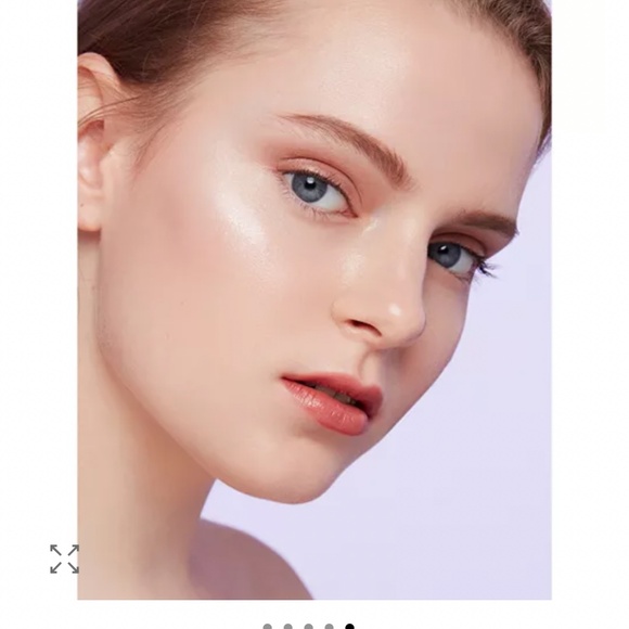 Cle de Peau Beaute Luminizing Face Enhancer - Picture 3 of 10